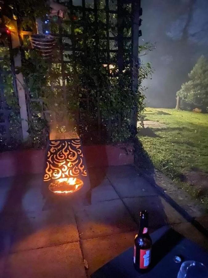 'Morris' The Shepherd'S Hut And Woodland Hot Tub Experience Кармартън Екстериор снимка