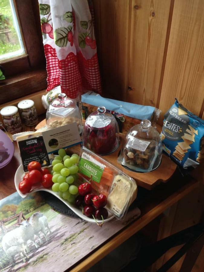 'Morris' The Shepherd'S Hut With Woodland Hot Tub Кармартън Екстериор снимка